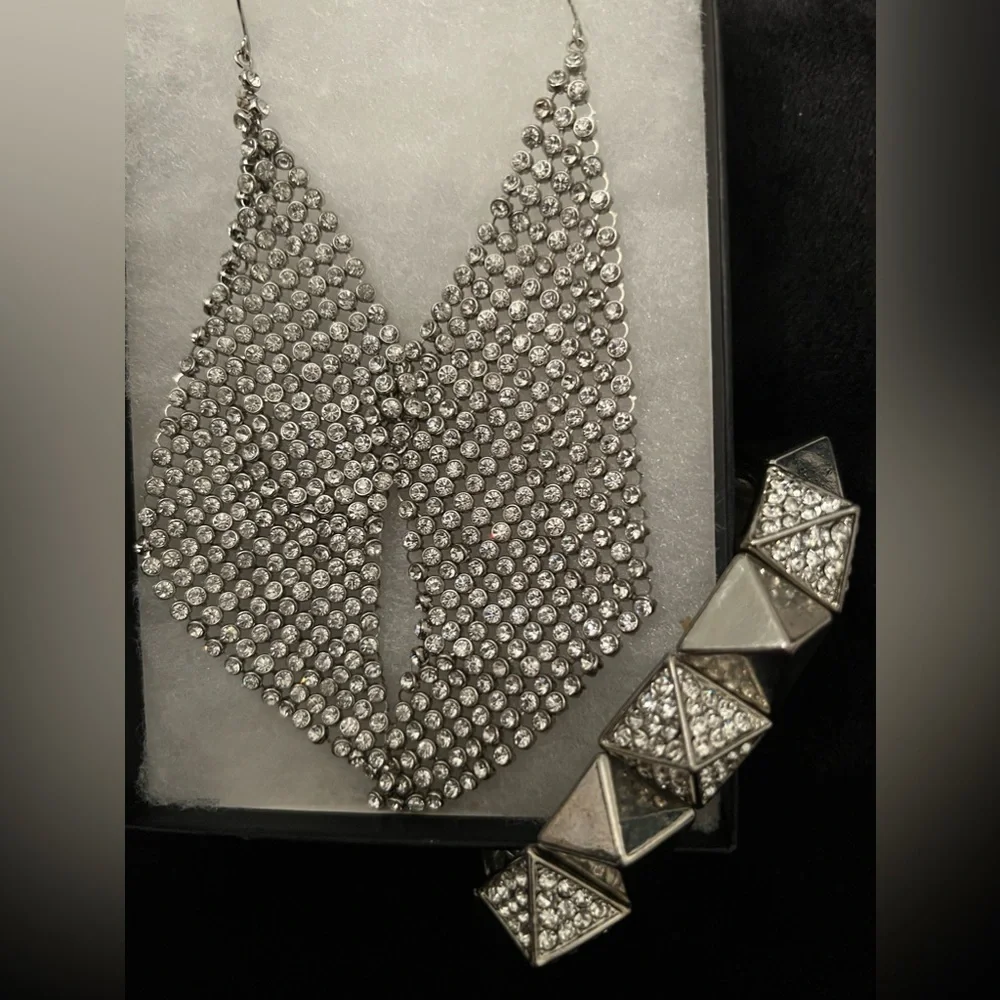 BEBE Swarovski Silver Rhinestone Chainmail Long Drop Earrings w Bracelet Set - Picture 6 of 13